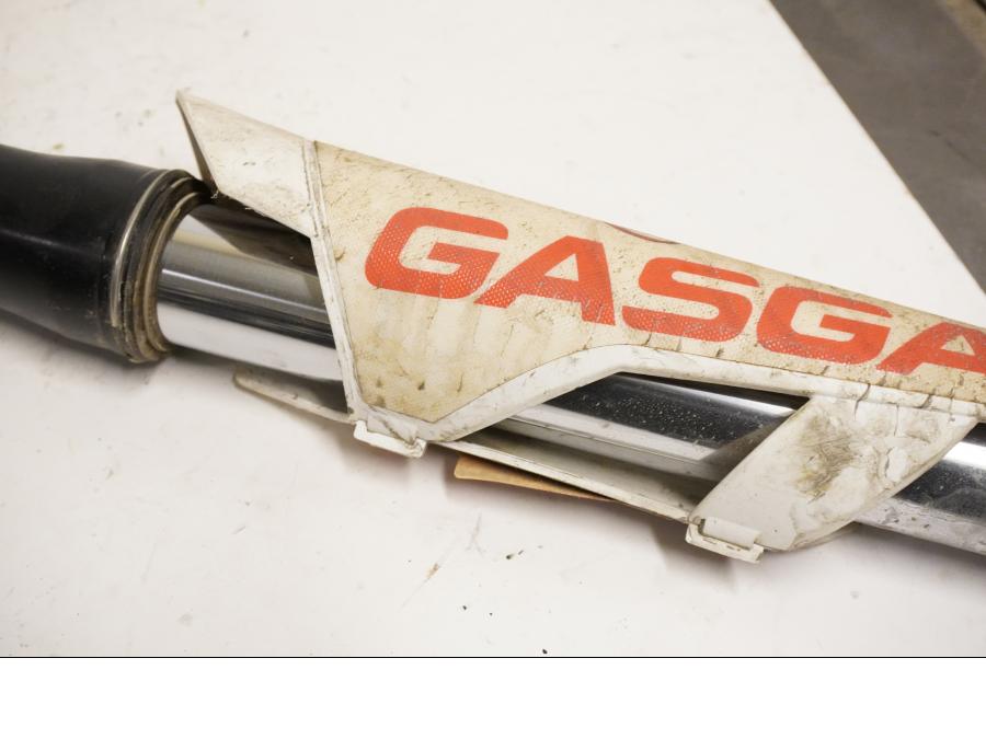 Höger sida på Gaffelben från en Gasgas CG 250 -2013 motorcykel.