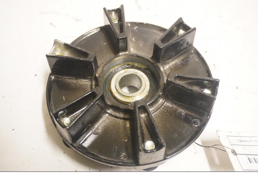 Framsidan på Drevfäste från en Yamaha MT-07 -2014 motorcykel.