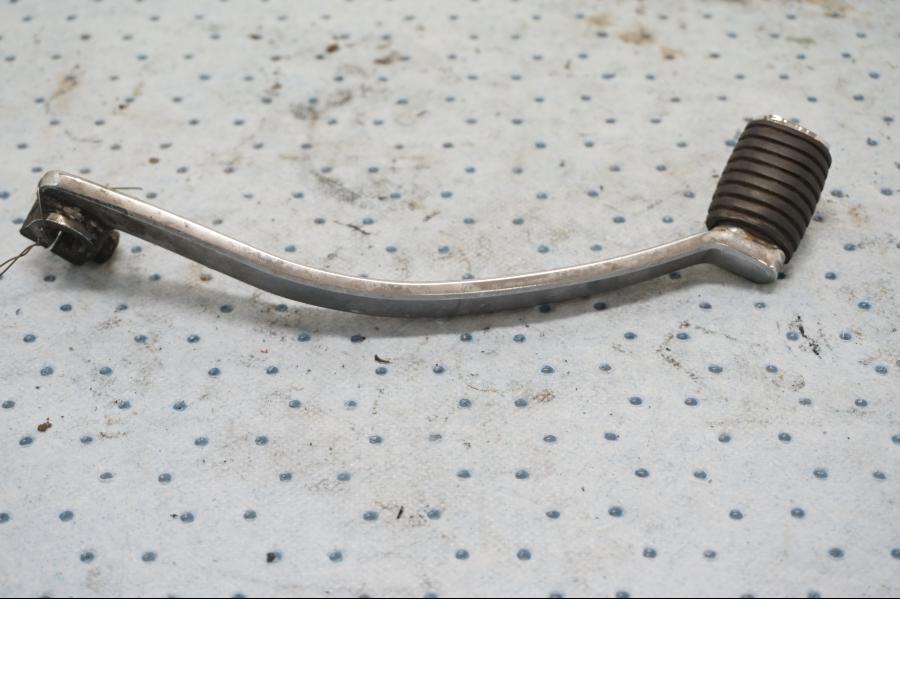 Baksidan på Växelpedal från en Kawasaki EN 500 -1999 motorcykel.