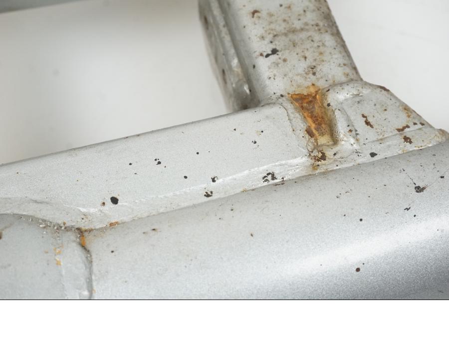 Snett nerifrån på Sving från en Yamaha XJ 900 -1997 motorcykel.