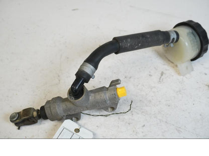 Framsidan på Bromshuvudcylinder från en Kawasaki ZX-9R -1998 motorcykel.