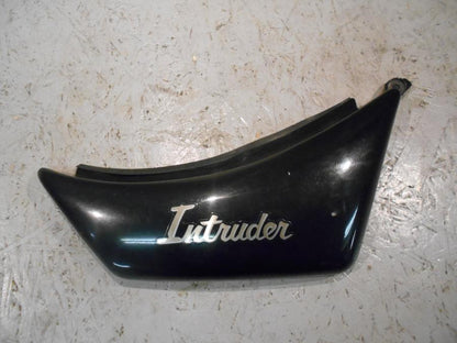 Framsidan på Sidopanel från en Suzuki VS 750 Intruder -1986 motorcykel.