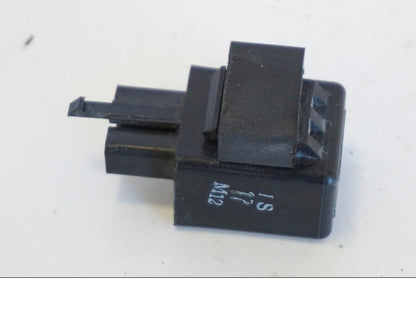 Höger sida på Blinkersrelä från en Yamaha YZF 1000 R -1997 motorcykel.