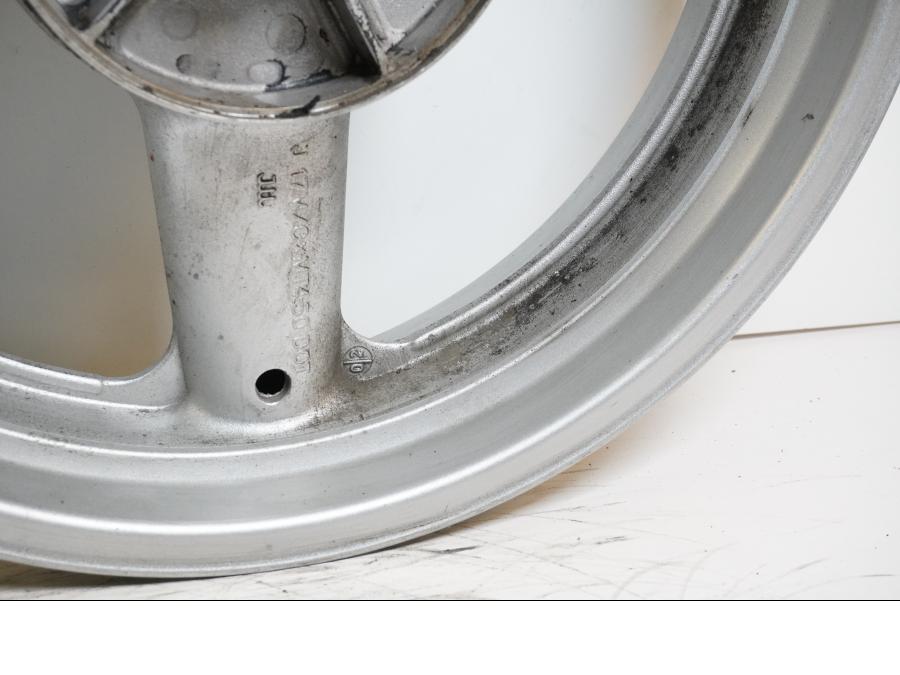 Extrabild3 på Fälg från en Suzuki SV 650 -2006 motorcykel.