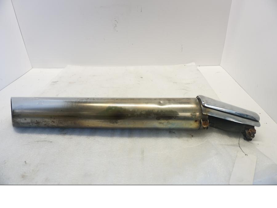 Höger sida på Ljuddämpare från en Suzuki VL 800 -2004 motorcykel.