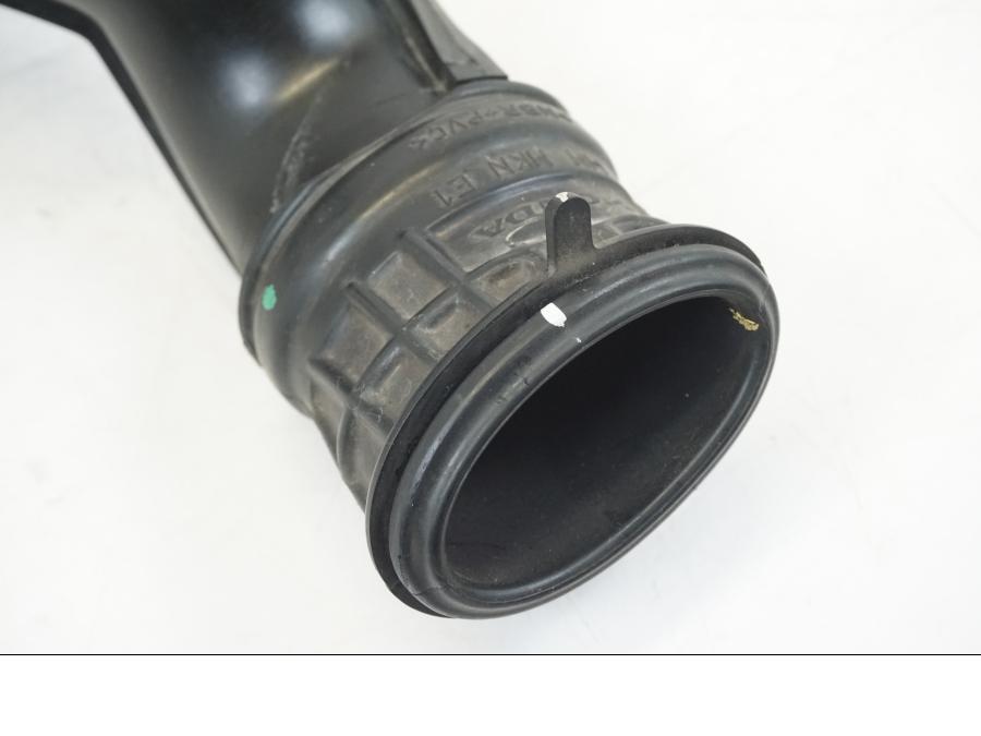 Snett nerifrån på Luftintag från en Honda CBR 650 R -2019 motorcykel.