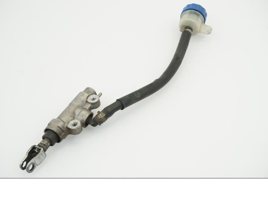 Vänster sida på Bromshuvudcylinder från en Yamaha WR 125 -2010 motorcykel.