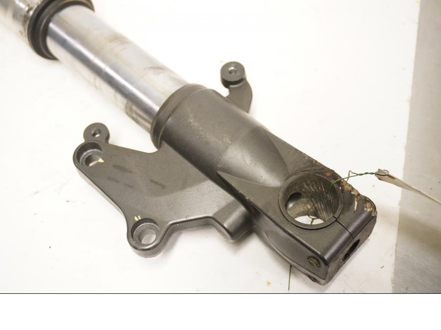 Baksidan på Gaffelben från en Cagiva Raptor 1000 -2002 motorcykel.