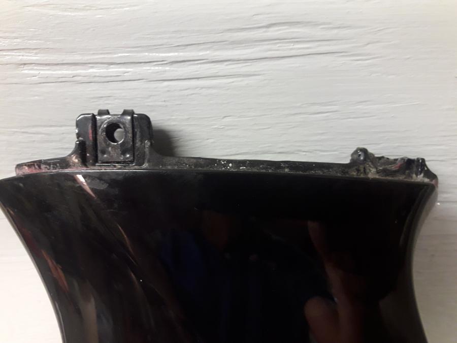 Höger sida på Magkåpa från en Honda CBR 125 R -2008 motorcykel.