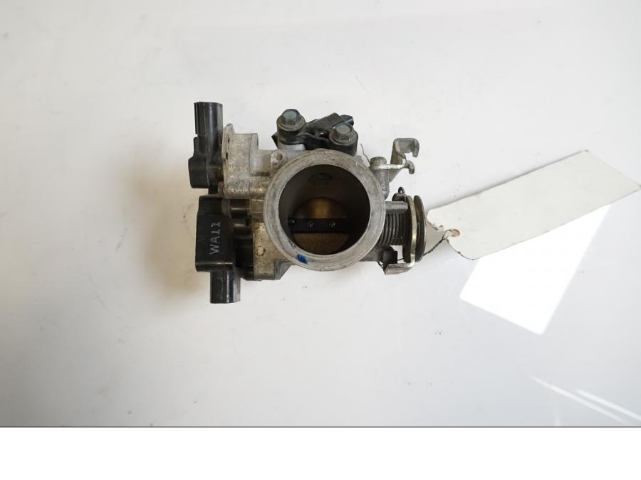 Baksidan på Spjällhus från en Honda CBR 125 R -2008 motorcykel.