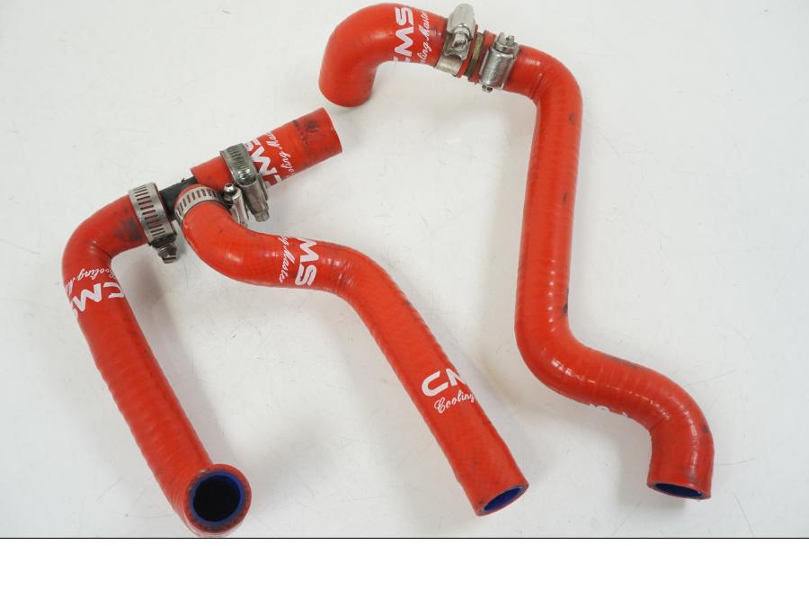 Framsidan på Vattenkyl Slang Set från en Aprilia RS 125 -2008 motorcykel.