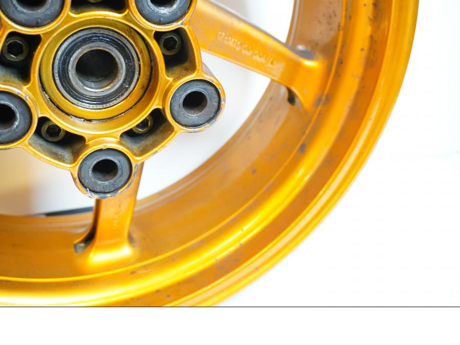 Extrabild3 på Fälg från en Aprilia SL 1000 Falco -2000 motorcykel.