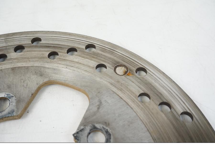 Extrabild2 på Bromsskiva från en Suzuki GSX 600 F -1998 motorcykel.