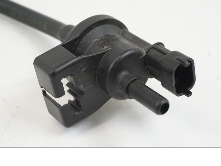 Höger sida på Fuel Evap System från en Husqvarna 701 Supermoto -2020 motorcykel.