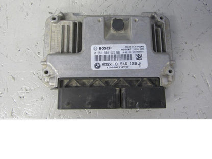 Framsidan på Motronic styrenhet från en BMW R 1200 GSA -2014 motorcykel.