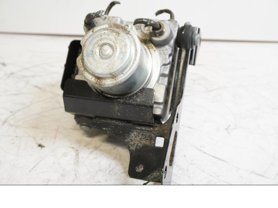 Baksidan på ABS Modulator från en Triumph Sprint ST -2007 motorcykel.