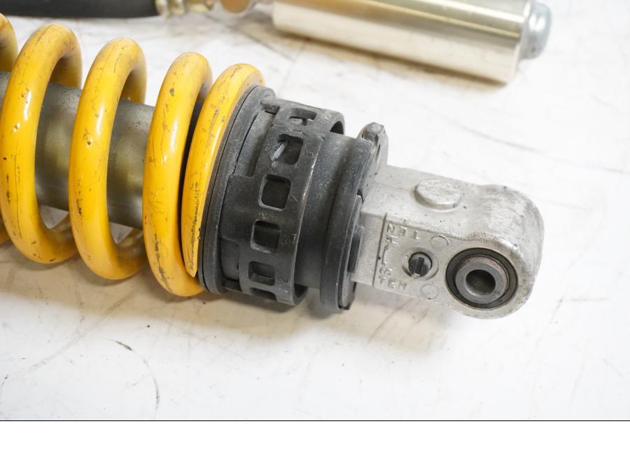 Baksidan på Stötdämpare från en Honda CBR 600 -2002 motorcykel.