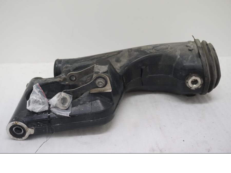 Höger sida på Sving från en Triumph Tiger Explorer -2012 motorcykel.