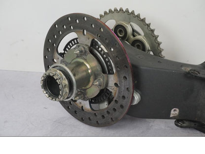 Extrabild4 på Sving från en Ducati Streetfighter V4 -2020 motorcykel.