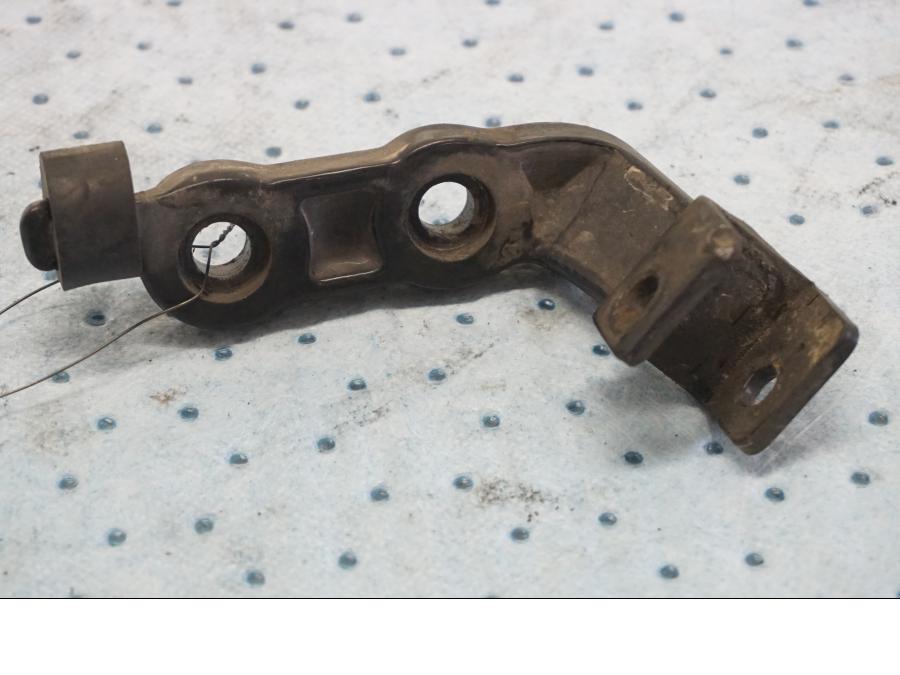 Framsidan på Fotpinnefäste från en BMW F 650 ST -1999 motorcykel.