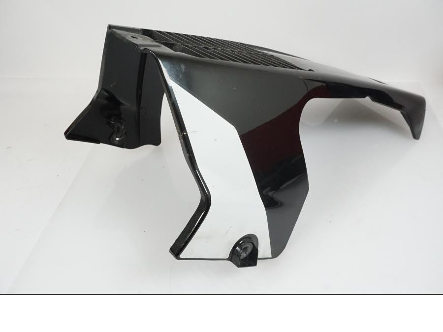 Baksidan på Hasplåt från en KTM RC 390 -2018 motorcykel.