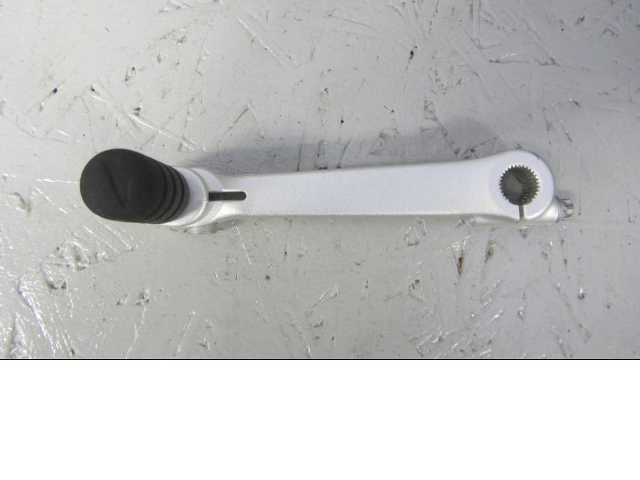 Baksidan på Växelpedal från en BMW R 1200 GS -2012 motorcykel.