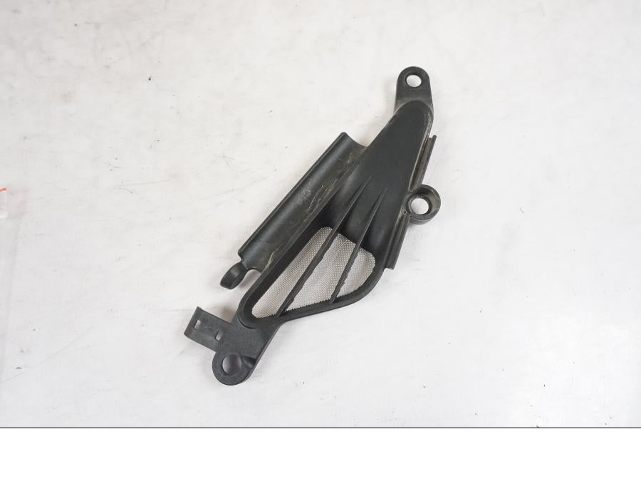 Höger sida på Luftintag från en KTM 790 Duke -2018 motorcykel.