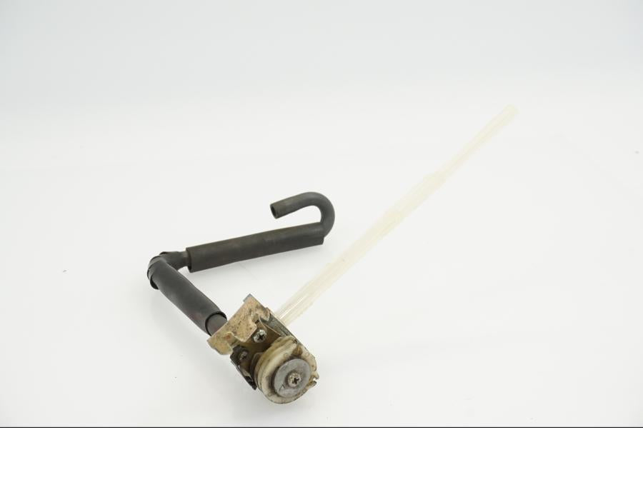 Höger sida på Bensinkran från en Honda VFR 750 -1990 motorcykel.