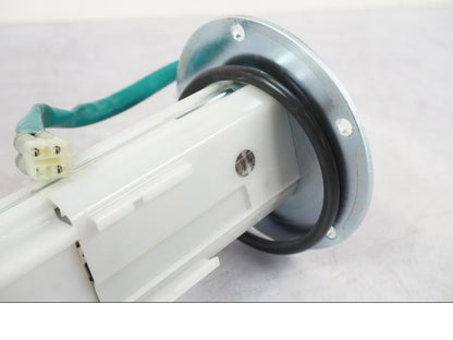 Vänster sida på Bensinpump insprut från en Kawasaki Z 900 -2019 motorcykel.