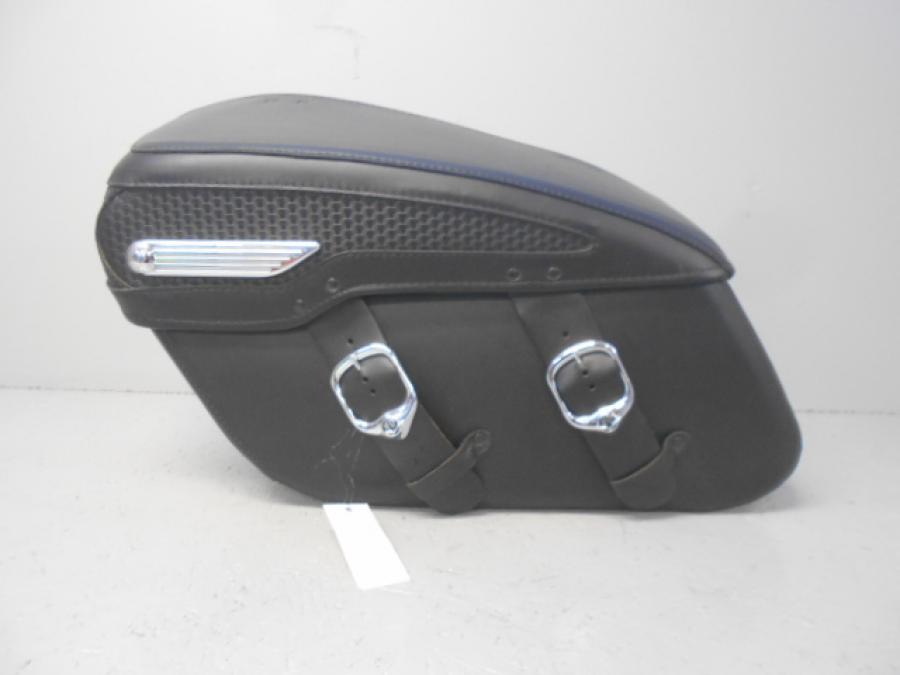 Framsidan på Sidoväska från en H-D Touring Road King FLHR/I -2004 motorcykel.