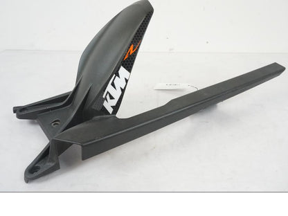 Framsidan på Svingskärm från en KTM 1290 Super Duke R -2022 motorcykel.