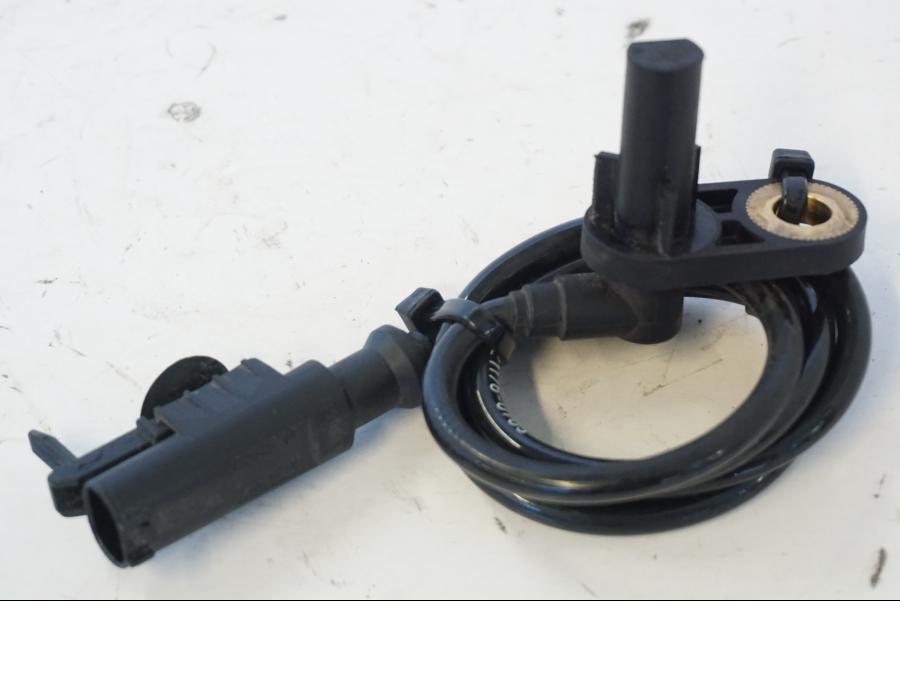 Snett uppifrån på ABS givare från en Kawasaki ER-6N -2012 motorcykel.