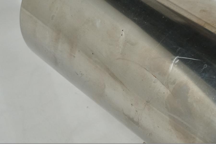 Baksidan på Ljuddämpare från en Suzuki GSF 1200 -2006 motorcykel.