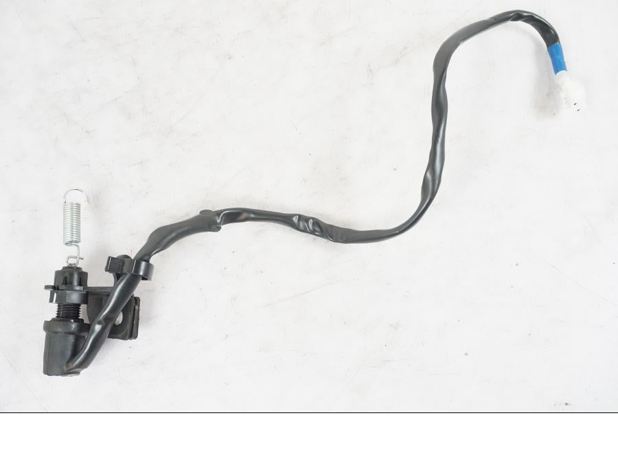 Framsidan på Bromsljuskontakt från en Yamaha MT-09 -2020 motorcykel.