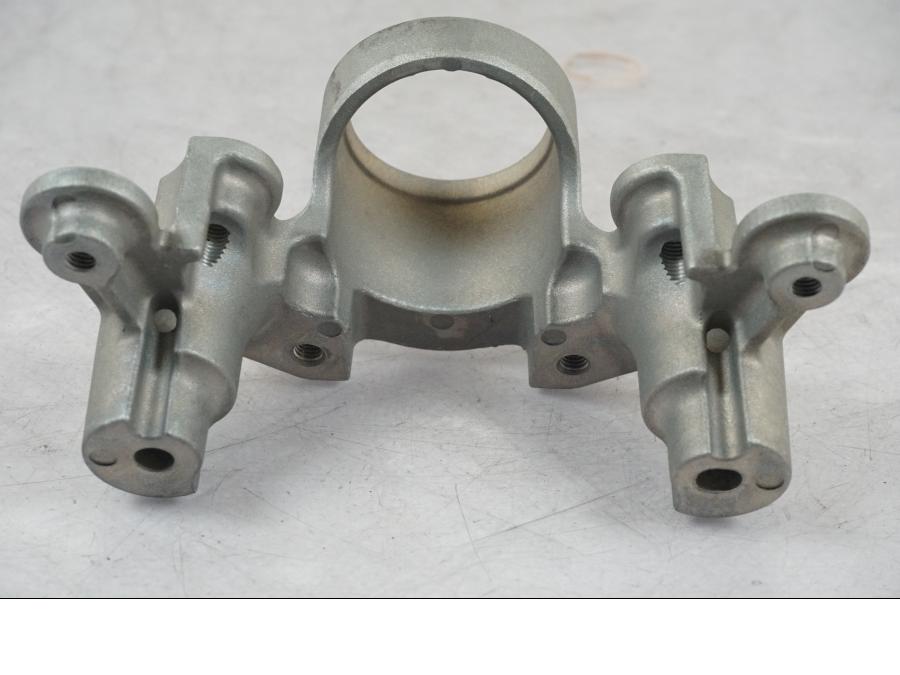 Vänster sida på Tändningslåsfäste från en Kawasaki Z 900 -2019 motorcykel.