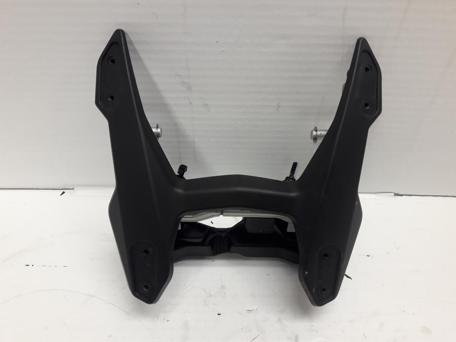 Framsidan på Vindrutefäste från en BMW R 1250 RS -2020 motorcykel.