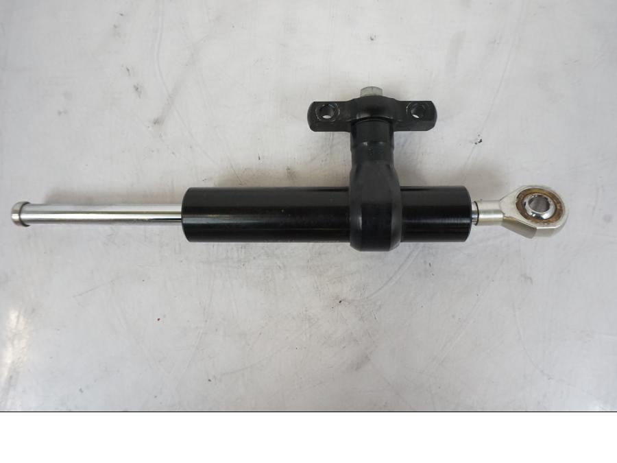 Snett uppifrån på Styrdämpare från en KTM 1290 Super Duke -2019 motorcykel.