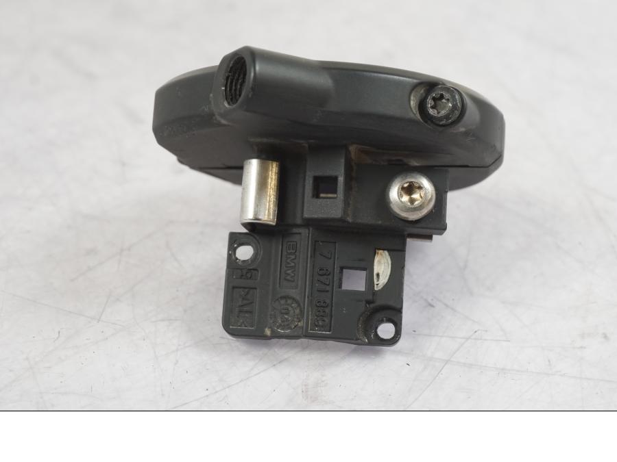 Vänster sida på Gasklo från en BMW R 1200 GS -2005 motorcykel.