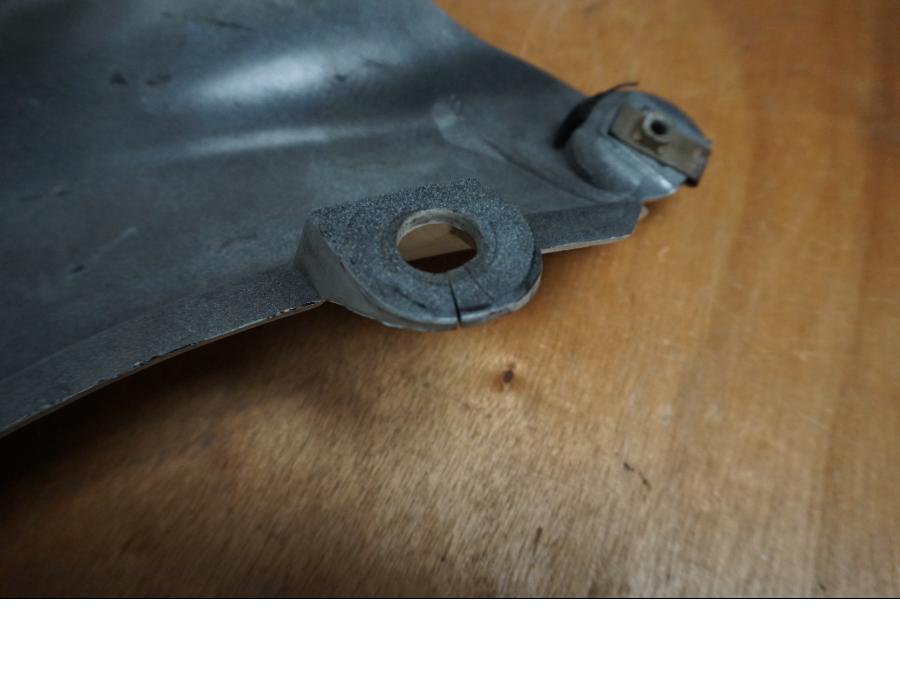 Vänster sida på Bakvinge från en Suzuki GSX 600 F -1988 motorcykel.