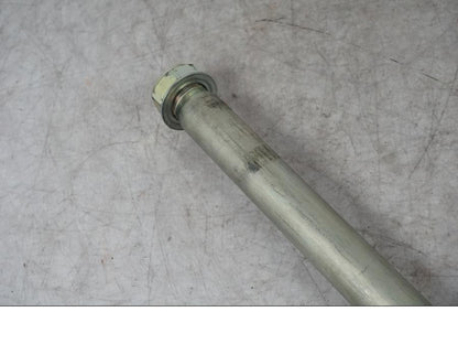 Baksidan på Axel från en Yamaha MT-09 -2024 motorcykel.