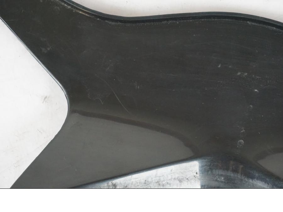 Höger sida på Bakvinge från en Kawasaki ZX-6R -2011 motorcykel.