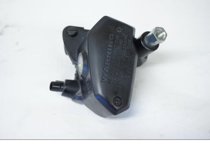 Vänster sida på Bromshuvudcylinder från en Kawasaki Z 800 -2013 motorcykel.