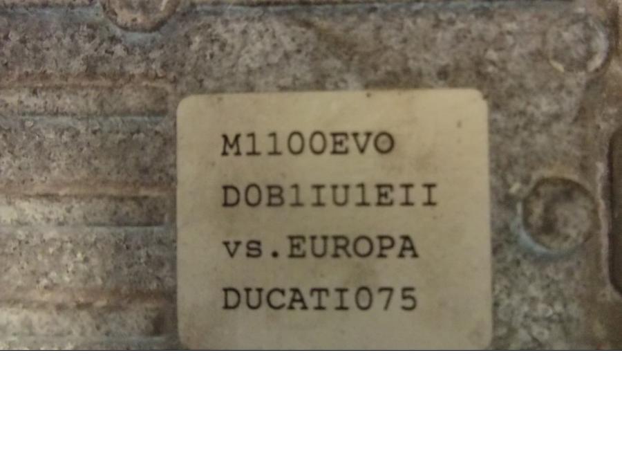 Baksidan på CDI / ECU från en Ducati Monster 1100 EVO ABS -2012 motorcykel.