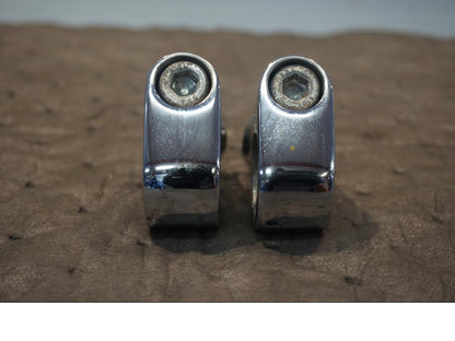 Höger sida på Styrfäste från en Kawasaki VN 800 -1995 motorcykel.