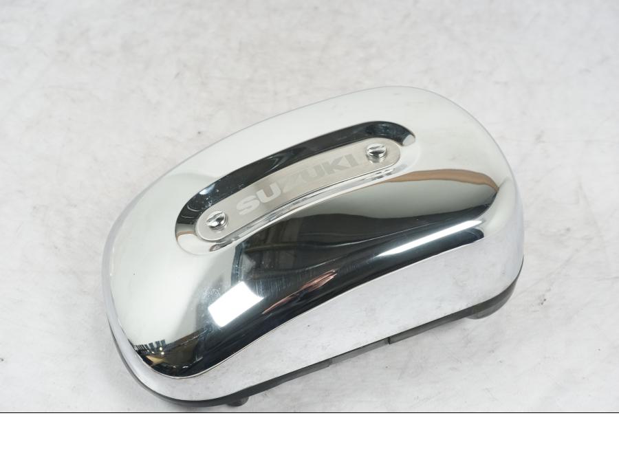 Framsidan på Verktygslåda från en Suzuki VZ 800 -1997 motorcykel.