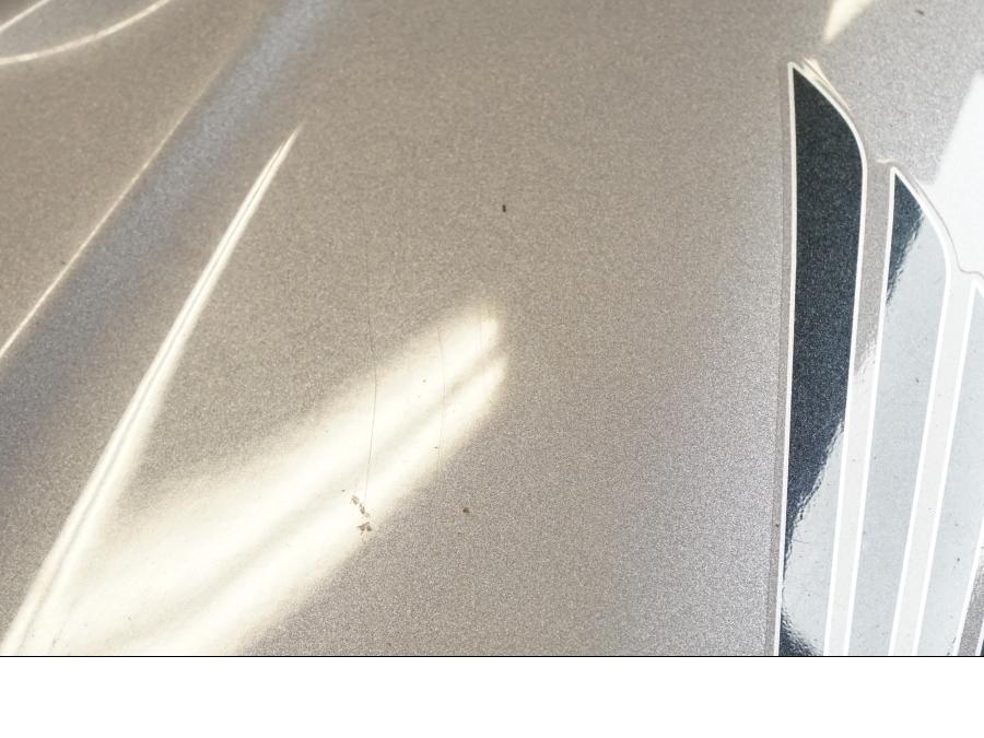 Baksidan på Bensintank från en Honda ST 1300 -2002 motorcykel.