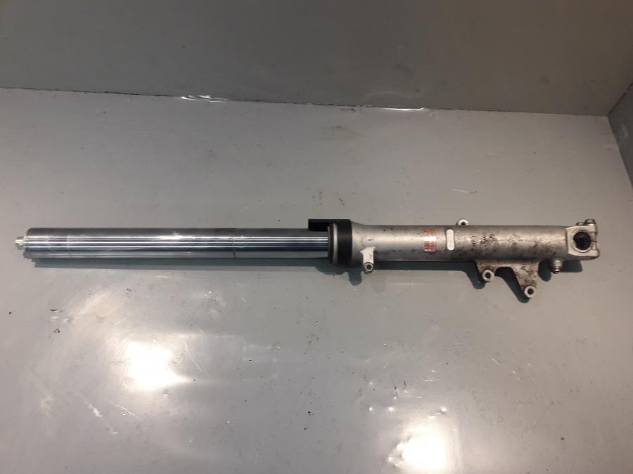 Baksidan på Gaffelben från en Honda CBR 600 -1999 motorcykel.