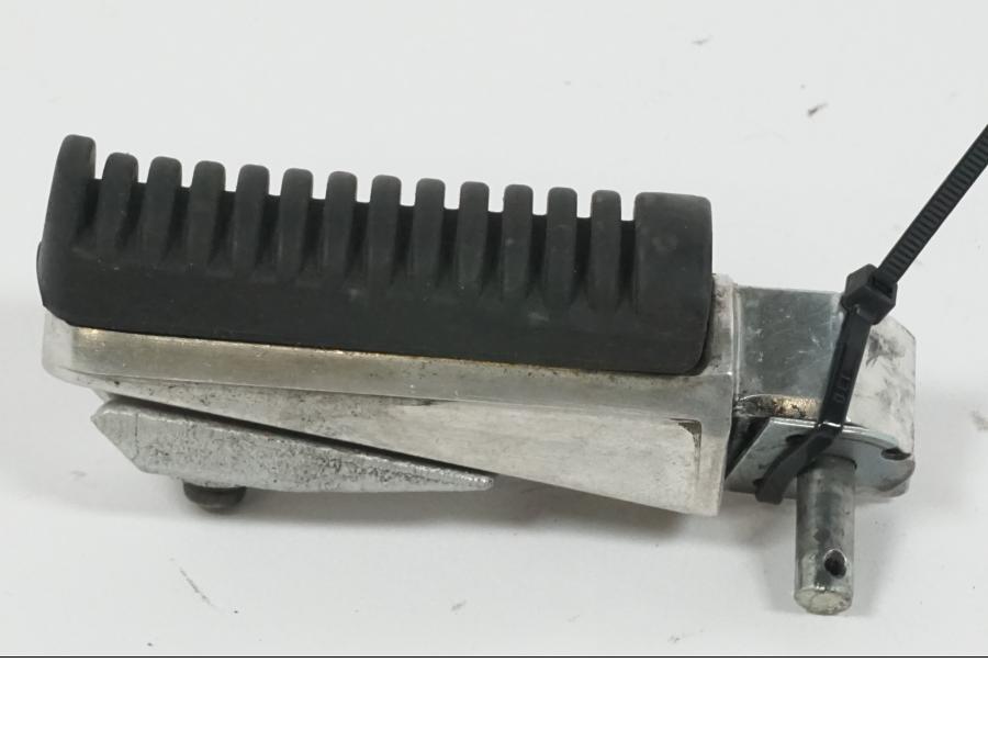 Framsidan på Fotpinne från en Yamaha XJ 6 -2011 motorcykel.