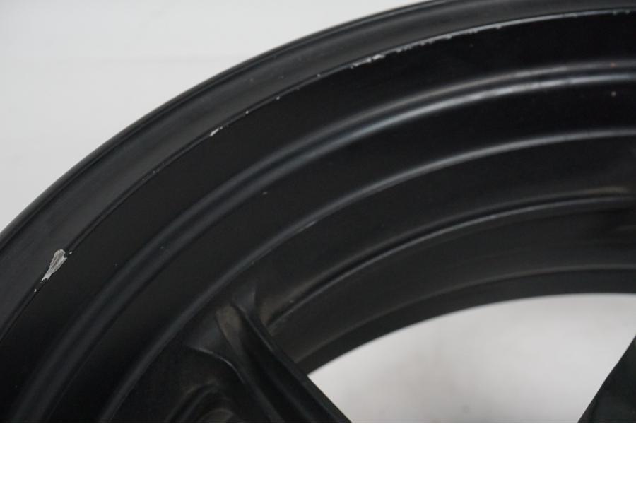 Extrabild2 på Fälg från en Kawasaki Z 750 -2006 motorcykel.