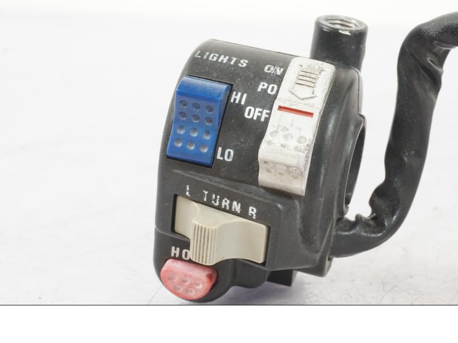 Baksidan på Styrelreglage från en Kawasaki KL 650A -1987 motorcykel.